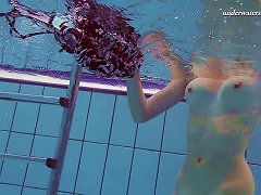 Natural Tits Solo Model Diving While Displaying Her Hot Ass